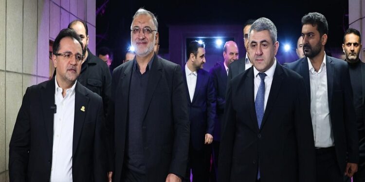اهدا آثار دستی هنرمندان ایرانی