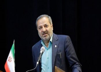 بازدید سرزده وزیر از میز خدمت