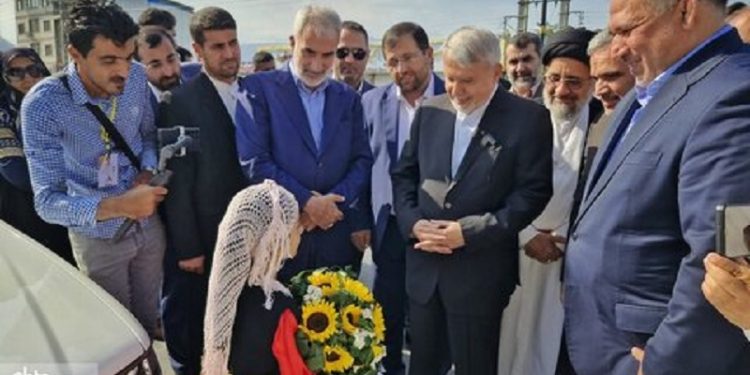 وزیر در جمع مازنی ها