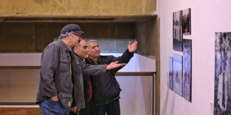عکس‌های میشل ستبون از انقلاب در فرهنگسرای نیاوران به نمایش در آمد