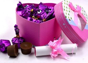 هدیه نوروزی کاظمی به 5 هزار دانش‌آموز بی‌بضاعت