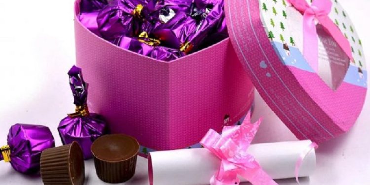 هدیه نوروزی کاظمی به 5 هزار دانش‌آموز بی‌بضاعت