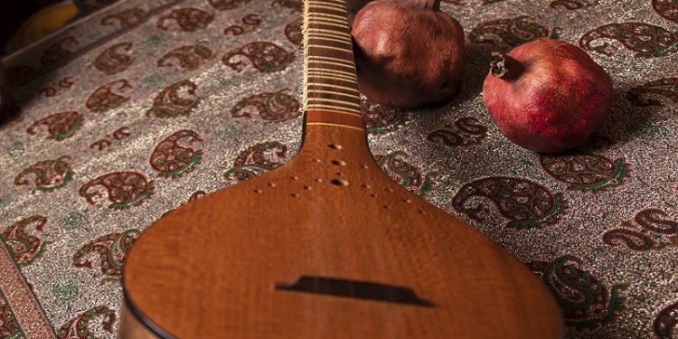 روز سوم جشنواره بین المللی موسیقی فجر به حسین علیزاده تقدیم شد