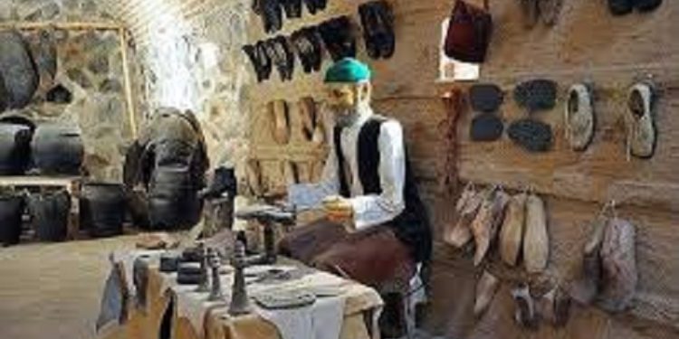 بازدید رئیس سازمان مدارس و مراکز غیردولتی و توسعه مشارکت‌های مردمی از موزه ملی کار
