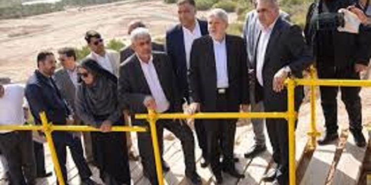 بازدید وزیر میراث‌فرهنگی از تپه باستانی کنارصندل جیرفت