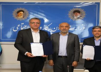 احمد میدری در این نشست بر اتصال بنگاه های خرد به کلان با بهره‌گیری از الگوی موفق تعاون با هدف بهبود شبکه‌های تامین مالی، بازاریابی و افزایش فروش مشاغل خرد و خانگی در استان اردبیل تاکید کرد. مسعود امامی یگانه استاندار اردبیل در آئین امضای این تفاهم‌نامه با اشاره به ضرورت تجمیع سرمایه های خرد مردمی با هدف رشد تولید و فراهم کردن زمینه های بهبود فضای رشد اقتصاد مردمی خواستار توسعه فعالیت تعاونی ها در استان اردبیل شد. یعقوب رستمی مال خلیفه در این نشست از فعالیت بیش از ۲ هزار تعاونی در استان اردبیل خبر داد و گفت: در مجموع بیش از ۳۹هزار نفر در تعاونی های این استان عضو و ۱۸ هزار و ۷۰۰نفر شاغل هستند.