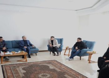 دکتر حسین سیمایی، وزیر علوم، عصر امروز پنج شنبه با حضور در منزل استادان شهید دکتر فریدون عباسی، دکتر احمد ذولفقاری داریانی و دکتر عبدالحمید مینوچهر، ضمن عرض تبریک و تسلیت شهادت این دانشمندان و استادان دانشگاه شهید بهشتی به بستگان ایشان، با خانواده های آنها دیدار و گفتگو کرد.دکتر حسین سیمایی، وزیر علوم، عصر امروز پنج شنبه با حضور در منزل استادان شهید دکتر فریدون عباسی، دکتر احمد ذولفقاری داریانی و دکتر عبدالحمید مینوچهر، ضمن عرض تبریک و تسلیت شهادت این دانشمندان و استادان دانشگاه شهید بهشتی به بستگان ایشان، با خانواده های آنها دیدار و گفتگو کرد.