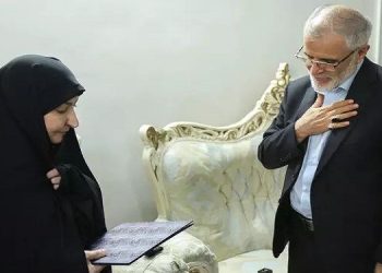 دیدار قائم‌مقام وزیر کشور با خانواده شهید ابوالحسن آل‌اسحاق