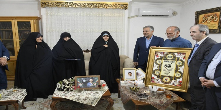 دیدار معاون رئیسجمهور با خانواده شهیده زینب نبیزاده