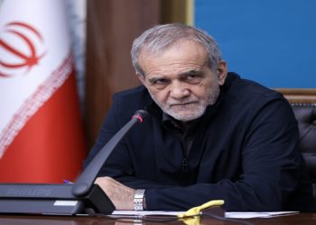 پرچمی که قائد شهید برای برافراشته ماندنش مجاهدت کرد، بر زمین نمی‌ماند
