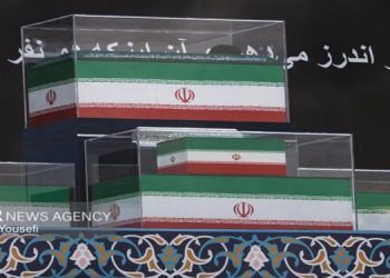 آیت‌الله سبحانی بر پیکر مطهر رهبر شهید انقلاب اقامۀ نماز کرد