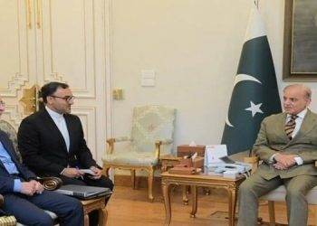 دیدار «مومنی» با نخست‌وزیر پاکستان در اسلام‌آباد