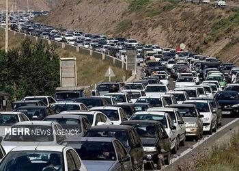 ترافیک سنگین در جاده‌های چالوس و هراز، سفر را دشوار کرد