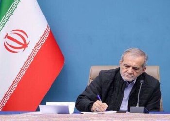پزشکیان: مشروطه نقطه عطف بیداری و آزادی‌خواهی ملت ایران بود