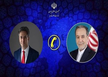 هشدار عراقچی به وزیر خارجه انگلیس درباره همکاری با متجاوزان