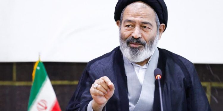 آیتالله شبیری زنجانی: پیوند علم و معنویت ضروری است