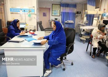 درآمد یک ماه پرستاران، تنها ۱۰ روز زندگی را تأمین می‌کند!