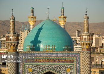غروب چهارشنبه زیارتی، طنین نقاره‌های حرم امام رضا را به گوش می‌رساند