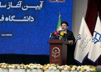 معلم، کلید تربیت نسل آینده است