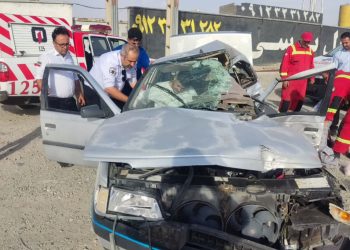 تصادف پژو و کامیون در جاده کرج-هشتگرد؛ خوشبختانه حادثه جانباختگان نداشت