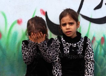قایم‌باشک با دنیا؛ میان حیای خجالت و چشم‌های پر از پرسش