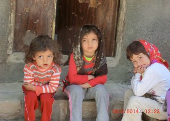 سه رازِ کوچک در آستانهٔ درب کهنه؛ روایتی از دیار خراسان