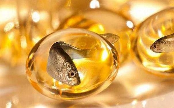 مقایسه ماهی سالمون و مکمل روغن ماهی؛ کدامیک برای سلامت مغز مفیدتر است؟