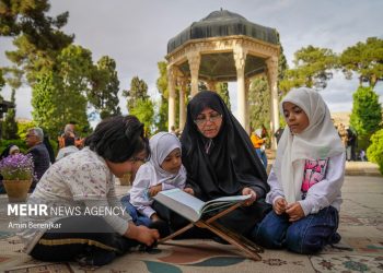رازهای نهفته در اشعار حافظ: از عشق الهی تا جستجوی حقیقت