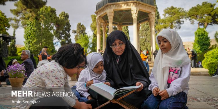 رازهای نهفته در اشعار حافظ: از عشق الهی تا جستجوی حقیقت
