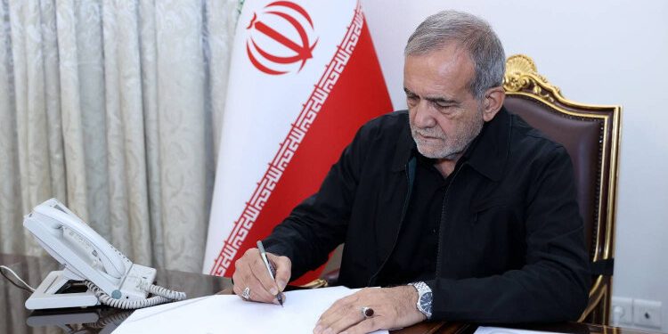 پیام تسلیت پزشکیان به رئیس سازمان برنامه و بودجه در پی درگذشت یکی از نزدیکان