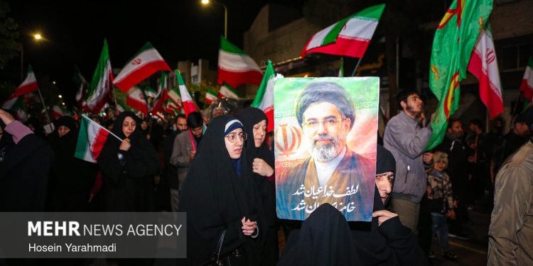حضور حماسی قمی‌ها در ۲۳۳ شب؛ عزم و اراده‌ای استوار در میدان