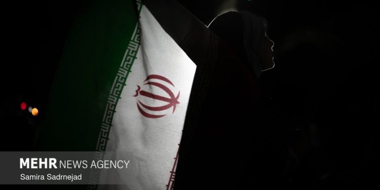 پرچم همیشه در اهتزاز!