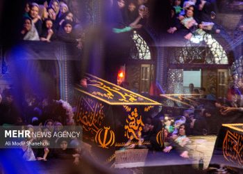 هنرمندان با آرمان‌های انقلاب اسلامی در مزار رهبر شهید تجدید پیمان کردند