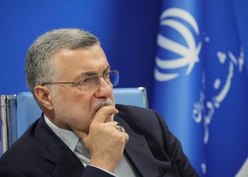 وزیر بهداشت نتوانست نمایندگان را قانع کند