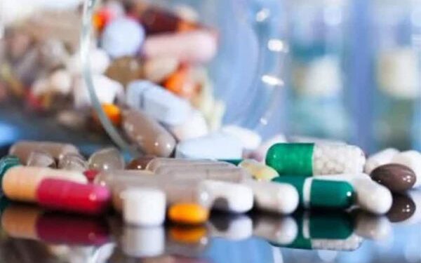 نظام پزشکی قم: عرضه داروهای نسخهای تنها با نظارت پزشک مجاز است