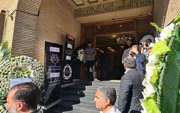 مراسم یادبود خواهر وزیر امور خارجه برگزار گردید