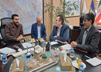 «مردم لرستان خواستار ساخت و تکمیل بیمارستان نیایش هستند»