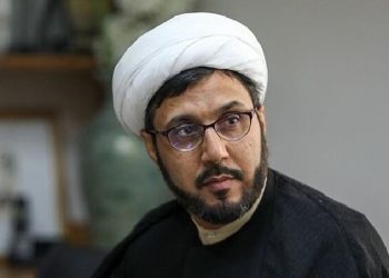 داستان کتابی که از گفت‌وگوهای یک روحانی و کشیش در دل کلیسا آغاز می‌شود