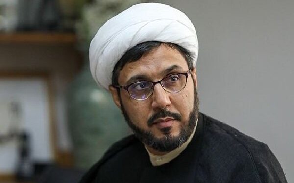 داستان کتابی که از گفت‌وگوهای یک روحانی و کشیش در دل کلیسا آغاز می‌شود