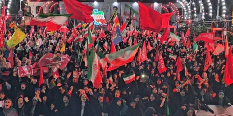 موج دویست و بیستم رشتوندان در میدان شهدای ذهاب به راه افتاد