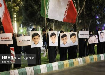 گرامیداشت شهدای مدرسه میناب به مناسبت روز جهانی کودک در مشهد