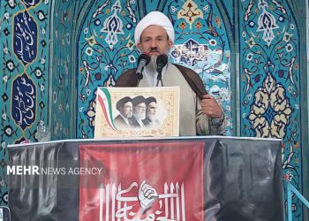 «شعار «هیهات من‌الذله»؛ نماد مقاومت ملت ایران از دیدگاه امام جمعه گرمسار»