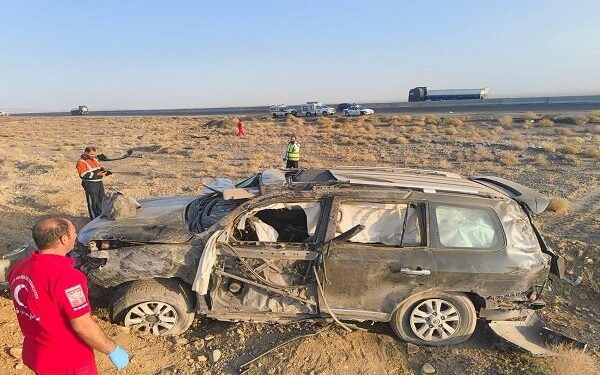 واژگونی لندکروز در جاده کاشان