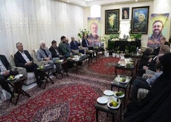 دیدار نمایندگان پیشین مجلس با خانواده شهید لاریجانی