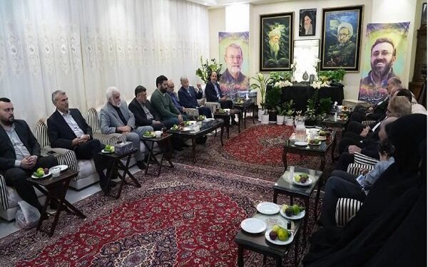 دیدار نمایندگان پیشین مجلس با خانواده شهید لاریجانی