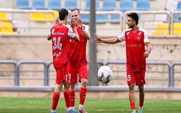 پرسپولیس با سه گل فولاد هرمزگان را شکست داد