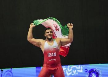 مدالم را به دانش‌آموزان بی‌گناه اهدا می‌کنم