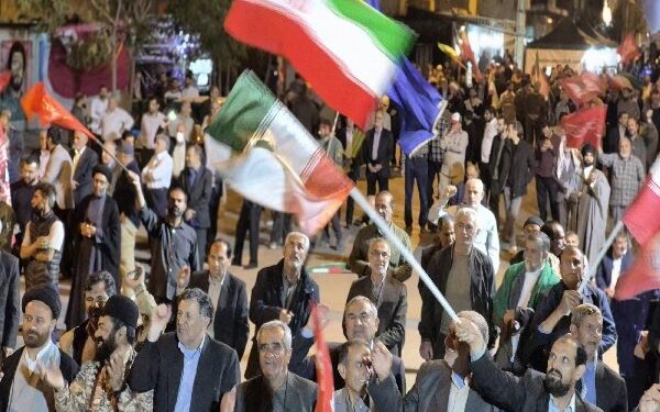 تجمع مردم یاسوج در شب سی و دومین یادبود خونخواهی قائد شهید