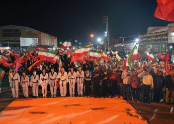 گرامیداشت خانواده ۱۹ شهید دشتستان به مناسبت هفته تربیت بدنی و ورزش