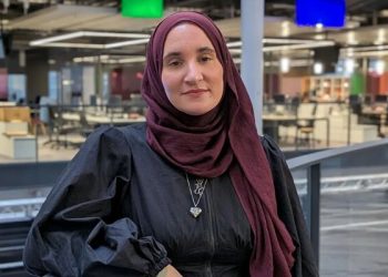 دفاع شاعر مسلمان از شعر غزه که در پارلمان ولز اجازه خواندن نیافت